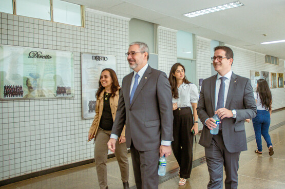 Comissão do Exame no DFJuiz Federal Ilan Presser (Secretário-Geral Enfam)Desembargadora Katia Balbino (TRF-1)Juiz Federal Caio Castagine Marinho (Presidente Ajufe)Juiz de direito Luis Martius Holanda Bezerra Junior (Juiz Auxiliar da Primeira Vice-Presidência TJDFT)Gabriela Matsutani (Coordenadora de concursos e exames)Créditos: Paula Carrubba/Enfam